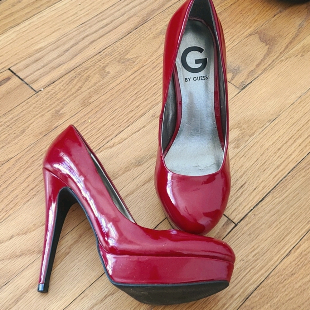 Red patent leather Guess heels